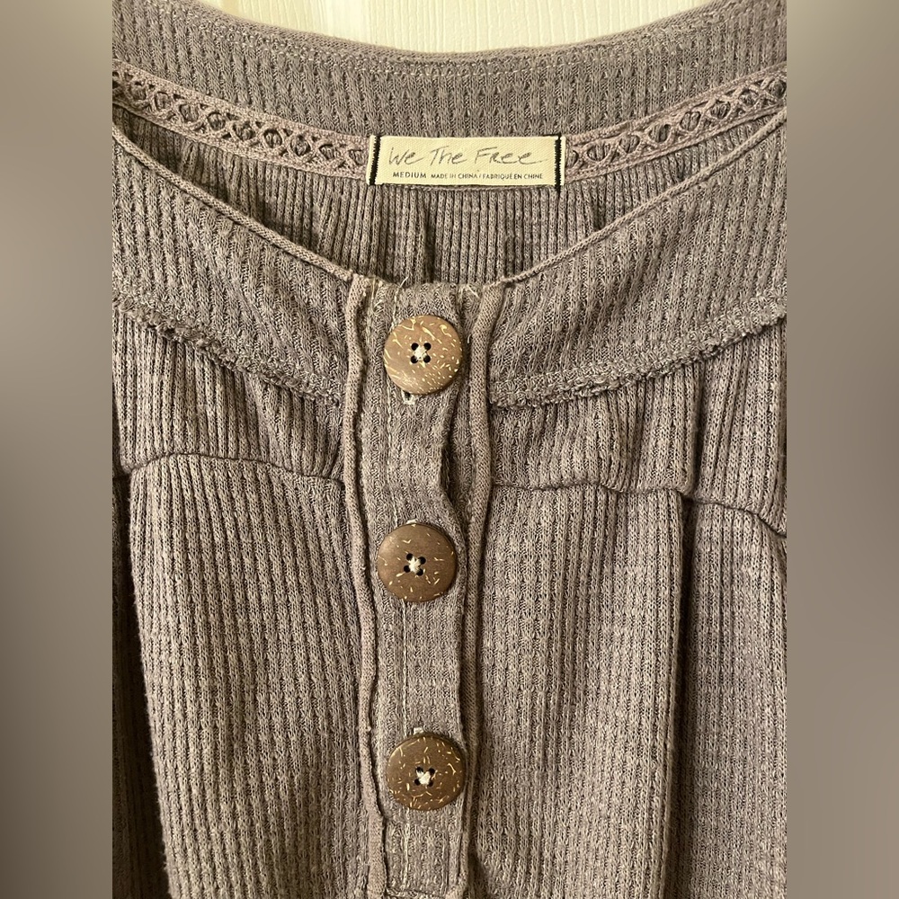 We The Free Gray Waffle Ruched Blouse with Buttoned Details - Picture 6 of 9